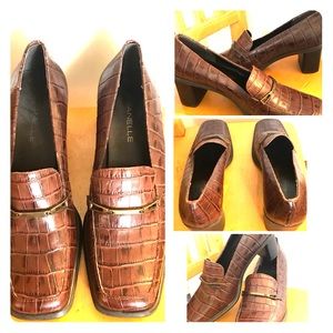 Danelle Leather Crock Pumps